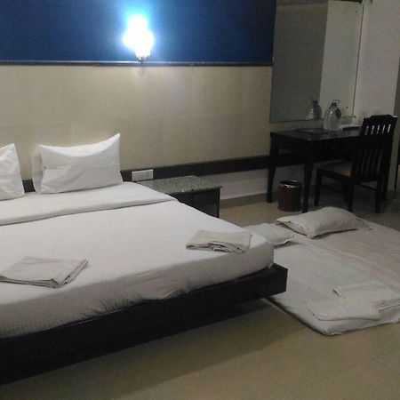 Ocean Waves Sun Baga Hotel Exterior photo